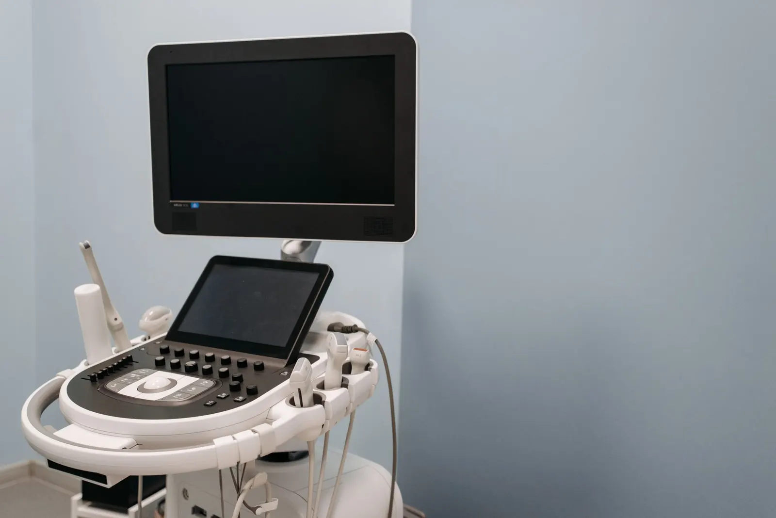 Illustration of an ultrasound system with its probes
